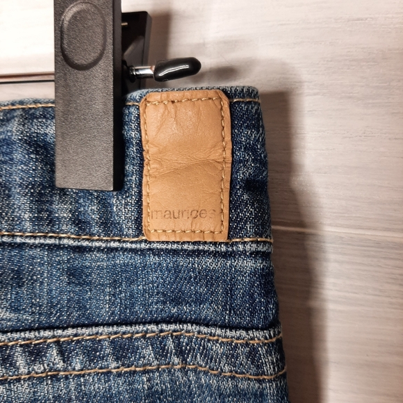 Maurices Ashlyn boot cut Jean, w/ pink flowers on back pocket, size 5/6 short - Picture 7 of 8